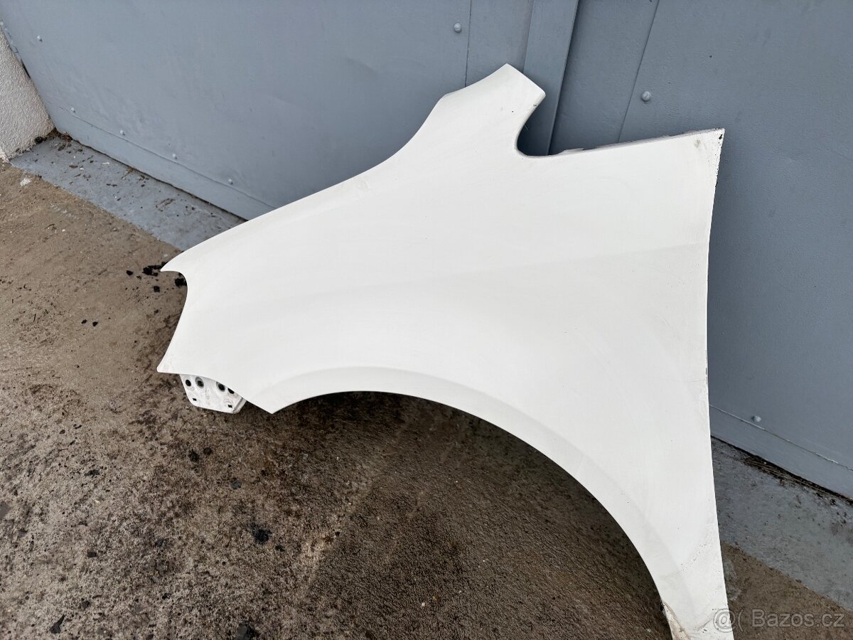 Přední levý blatník VW Touran – bílá (2012) - 2