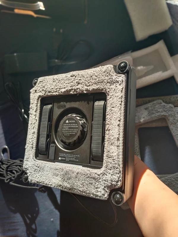 Čistič robotický na okno - 2