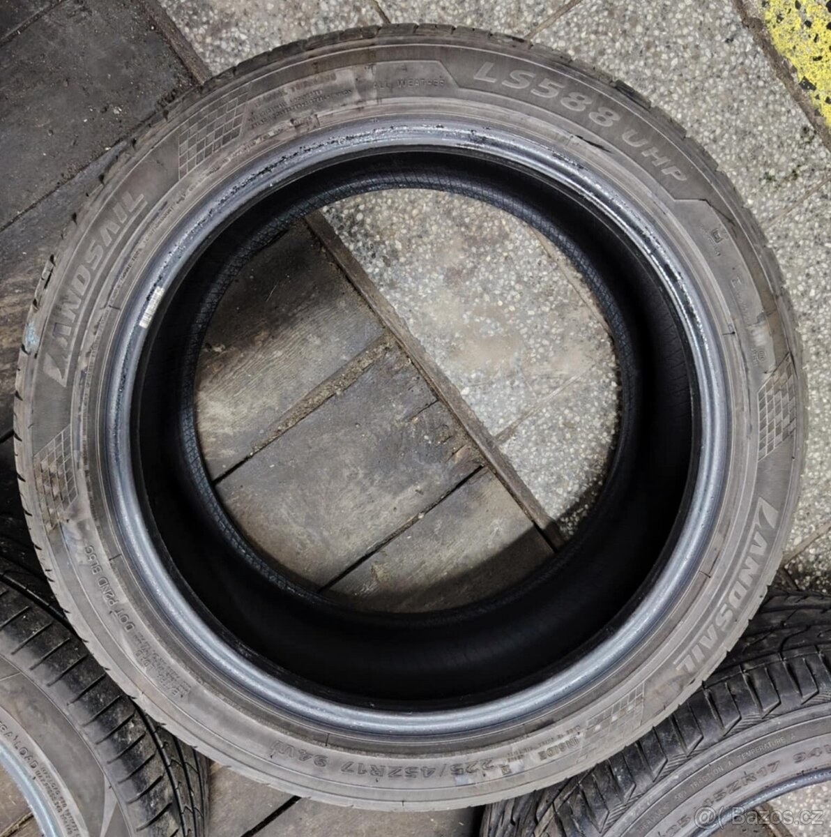 prodám letní pneu Landsail 225/45 R17 - 2