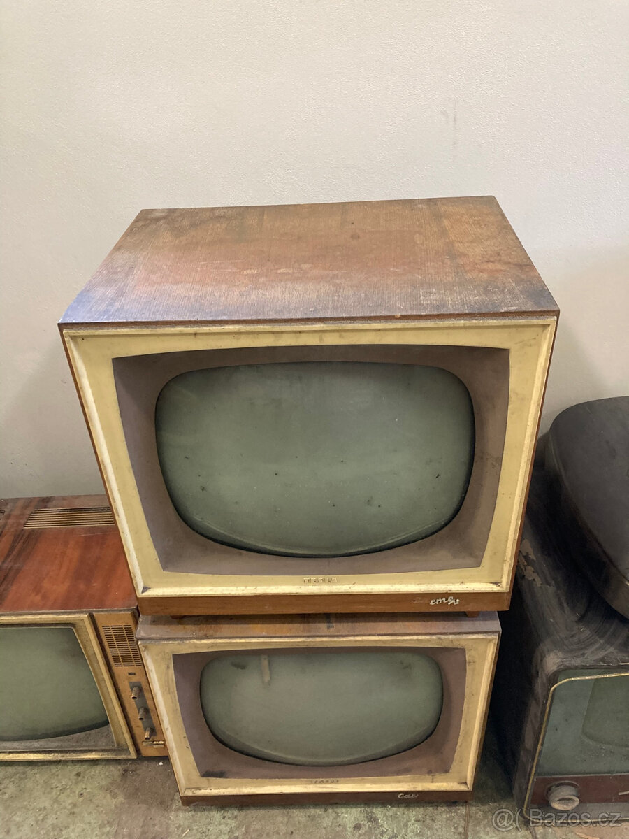 2x Televizor TESLA Carmen - 2