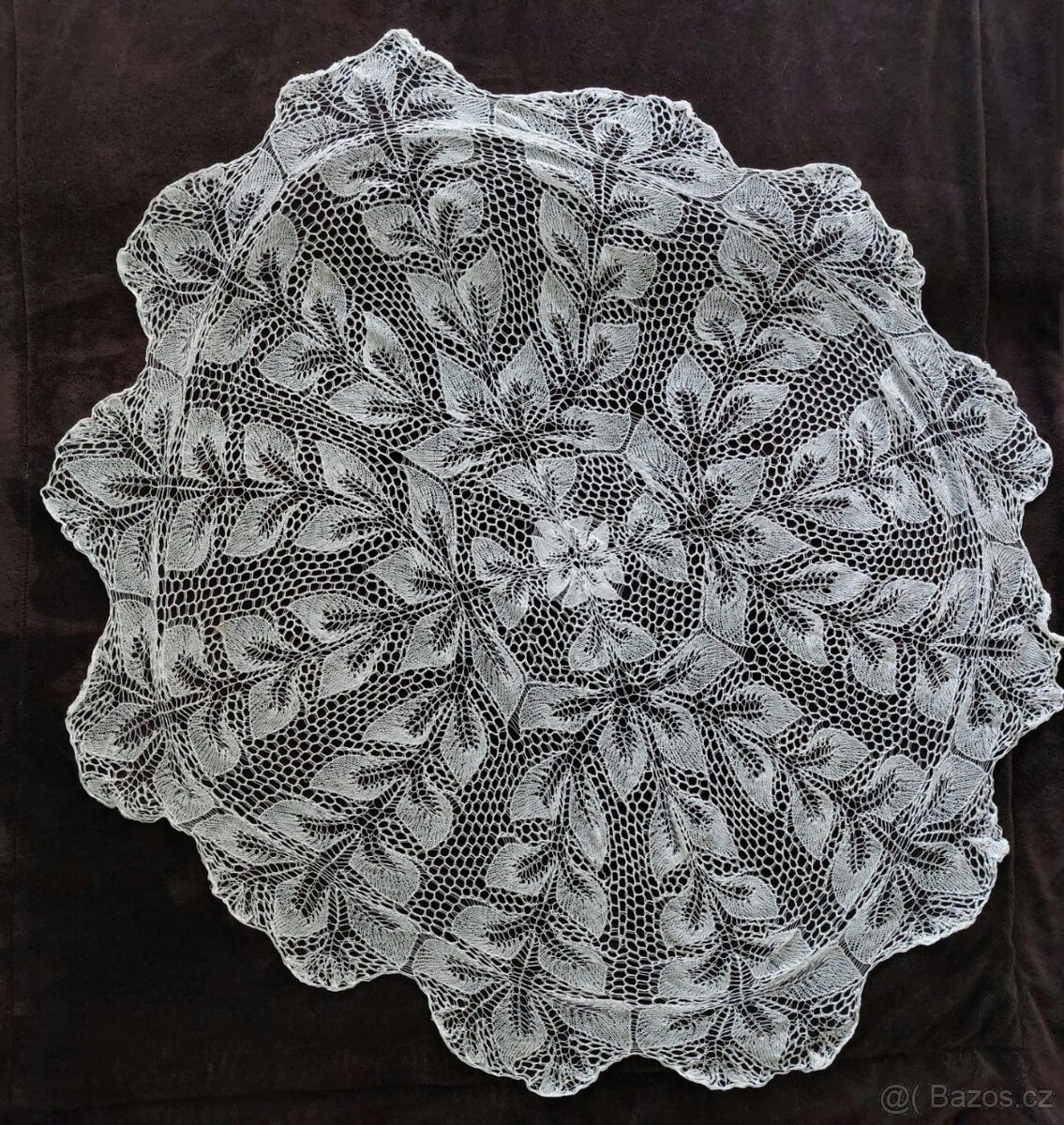 Ručně háčkované ubrusy v bílé a krémové barvě - 2