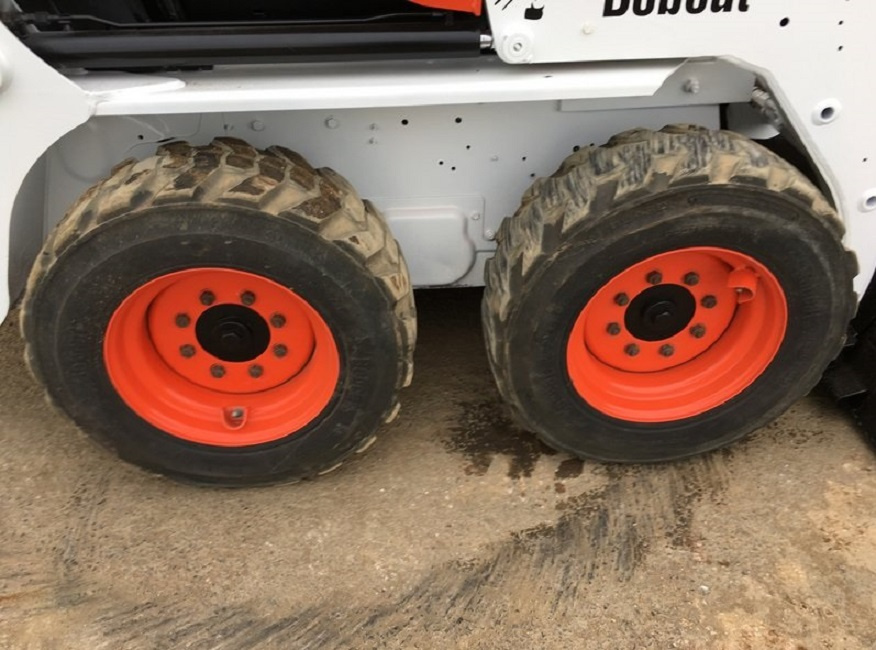 Smykový nakladač bobcat s130 - 2