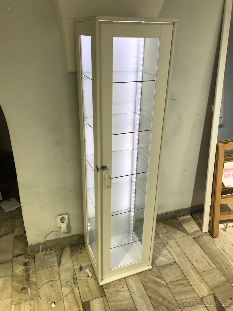 Prosklená vitrína - 2