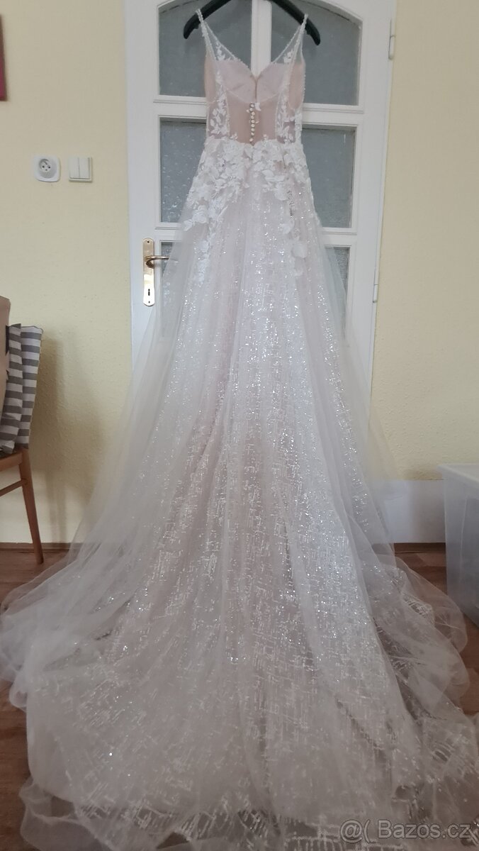Třpytivé svatební šaty - 2