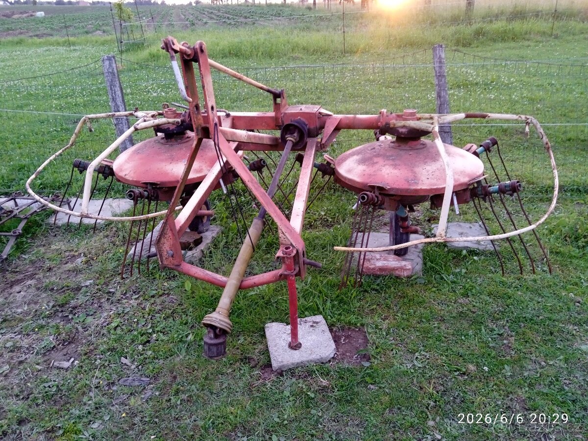 Obraceč a shrnovač sena - 2