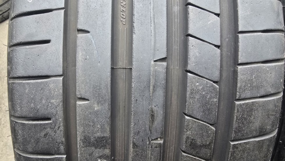 Letní pneu 255/30/20 Dunlop - 2
