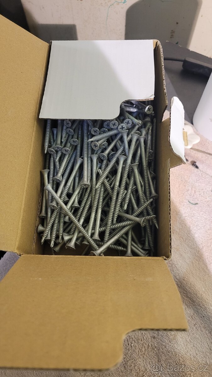 Šroub do plechu 4,8x90 500 ks celkem - 2