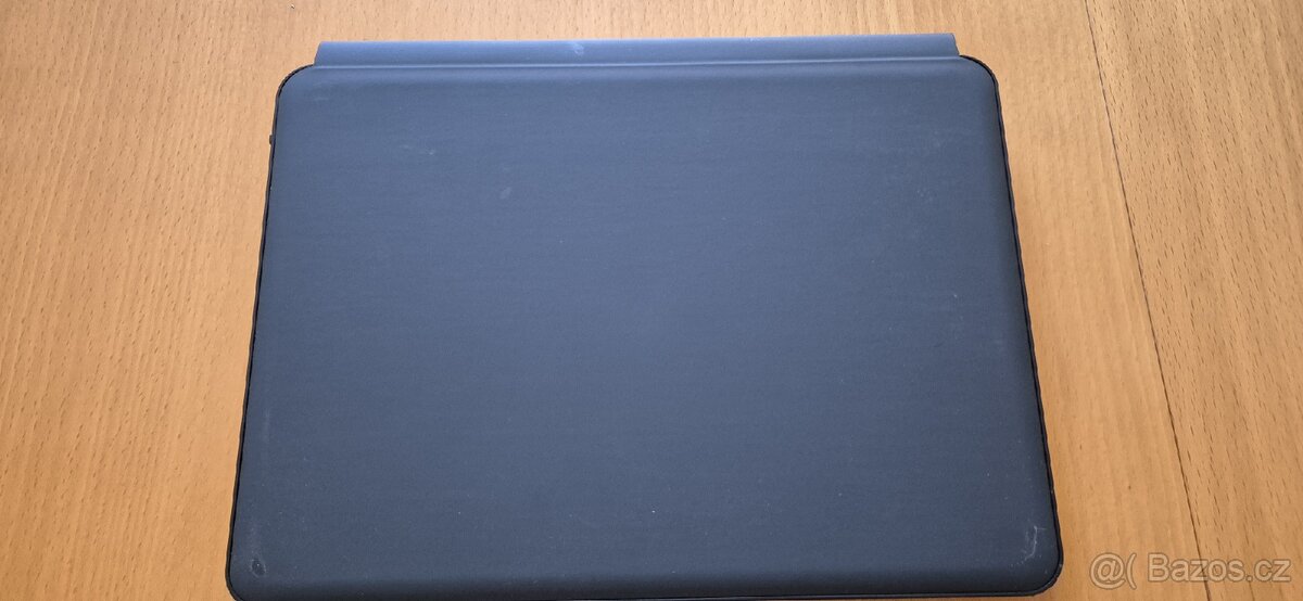 Pouzdro na iPad s klávesnicí - 2