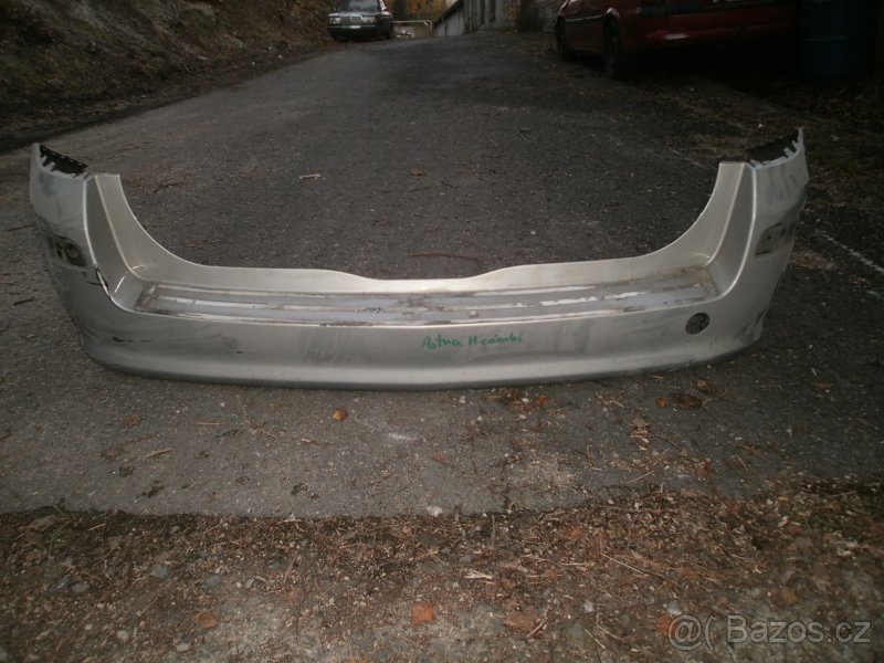 Zadní nárazník na Opel Astra H combi. - 2
