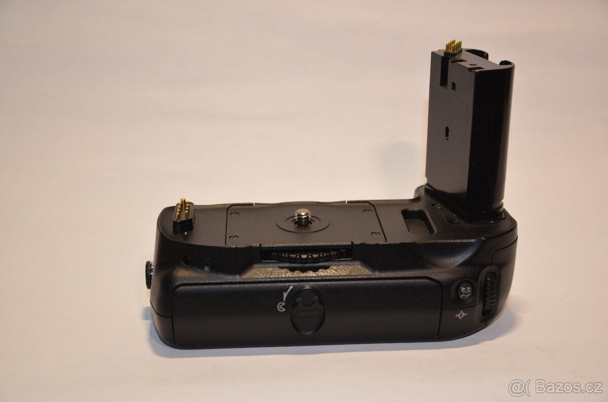 Nikon MB-D100 - Battery grip - 2