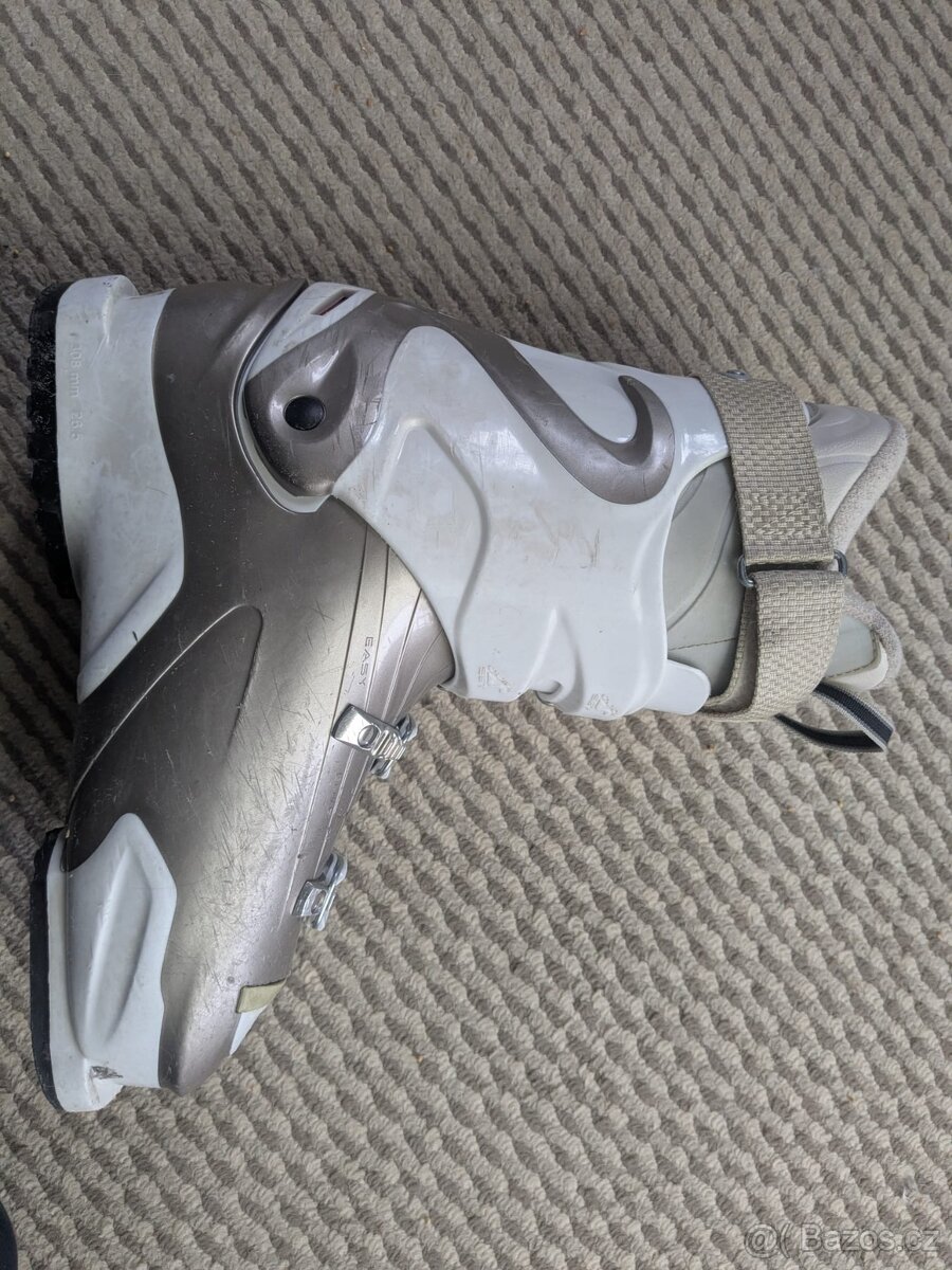 Prodám dámské lyžařské boty Rossignosl vel 26,5 - 2