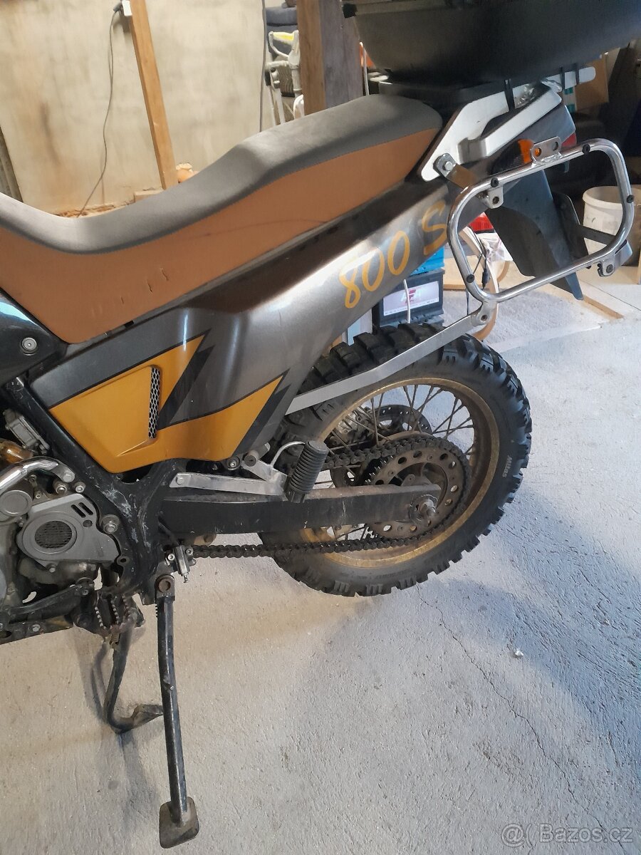 Suzuki DR 800 Big - 2