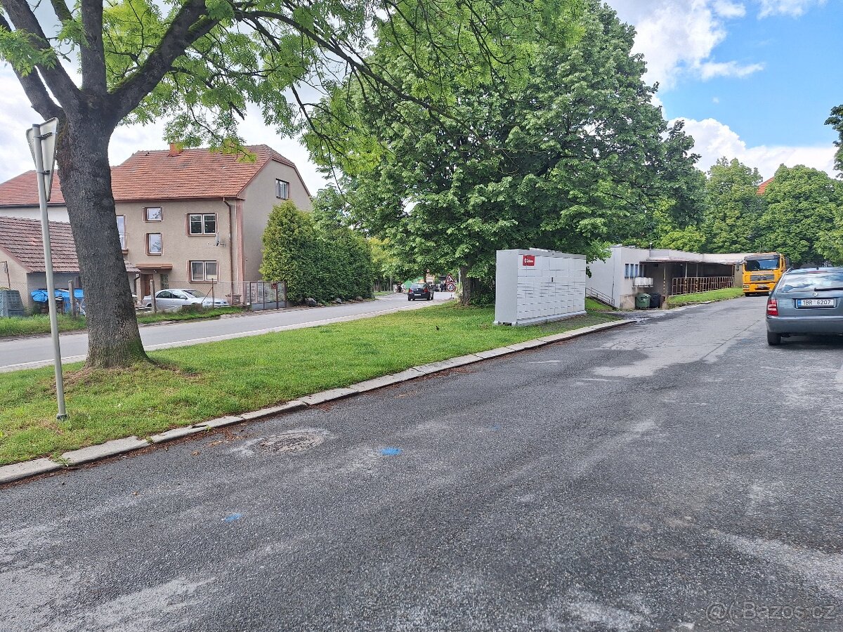 Pronájem komerčního pozemku 380m² - - 2