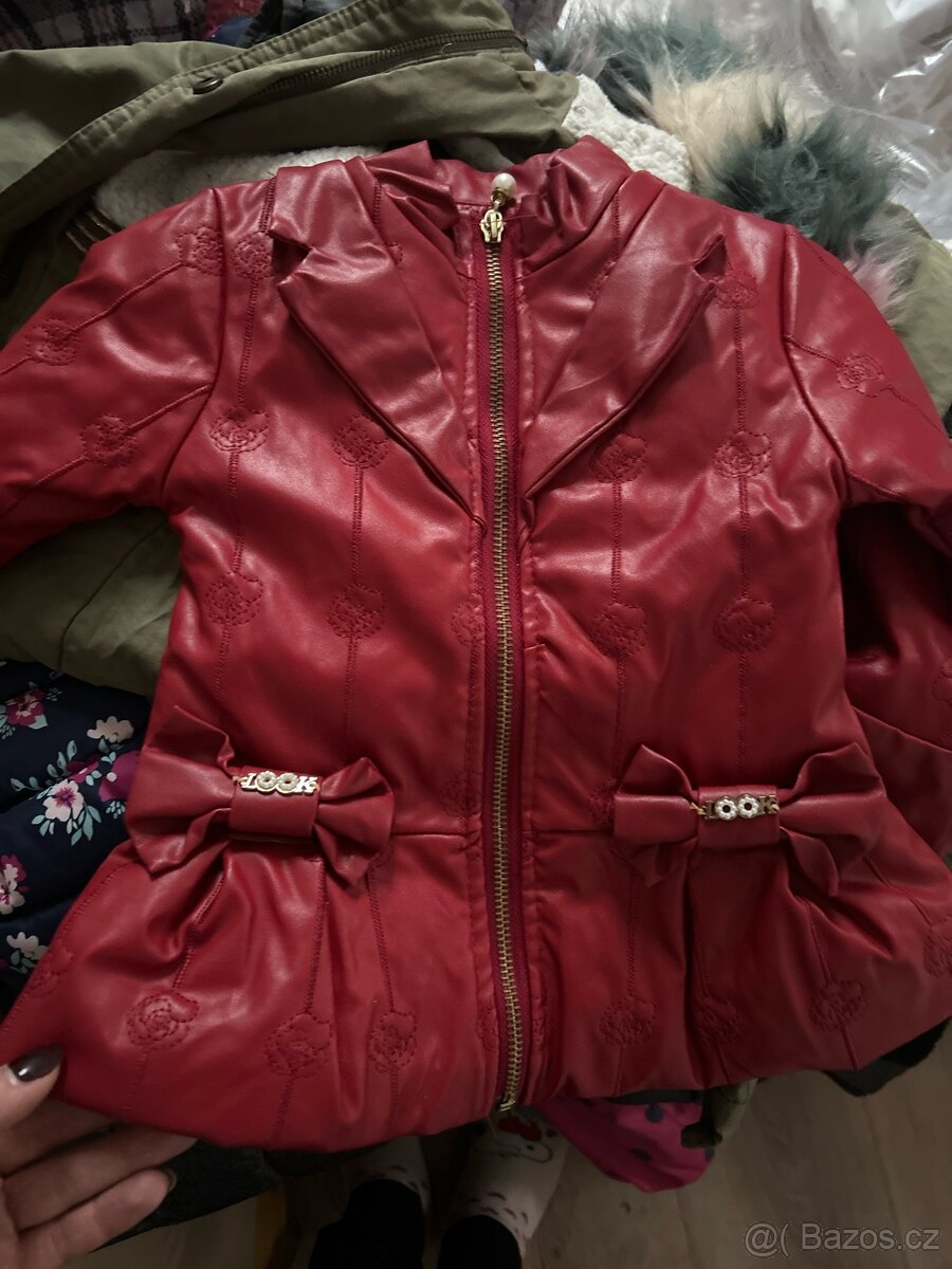 Velká krabice bundy+ vesty - 2