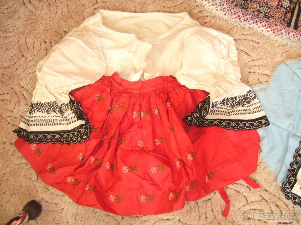 PRODÁM DÍVČÍ LIDOVÝ KROJ - 2