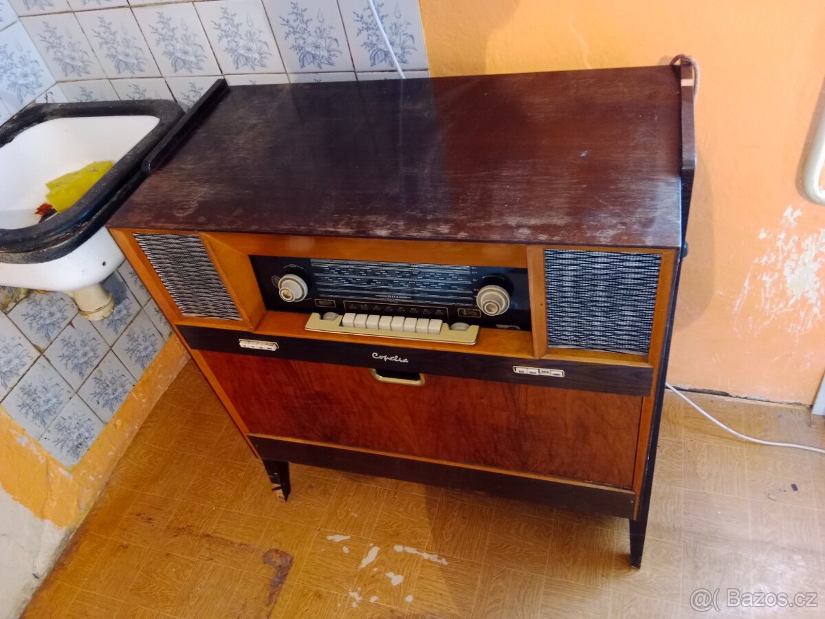 Starožitná hraci skříň - 2