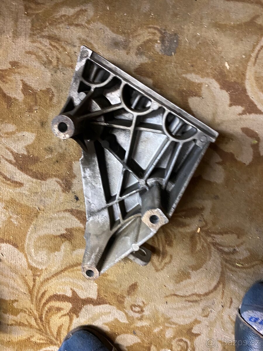 Držák motoru Škoda Fabia 1.9 PD - 2