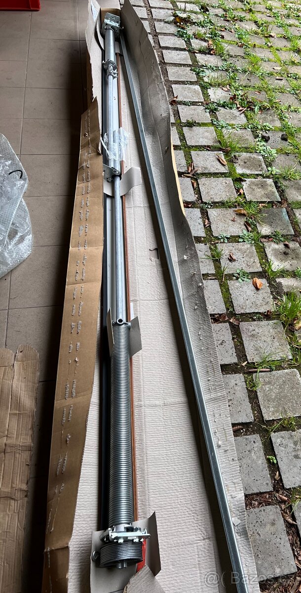 Hřídel pro sekční vrata . Nová. - 2