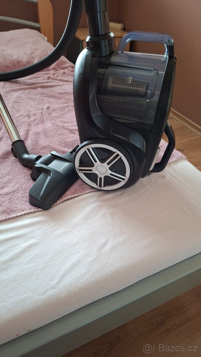 Vysavač bezsáčkový - 2