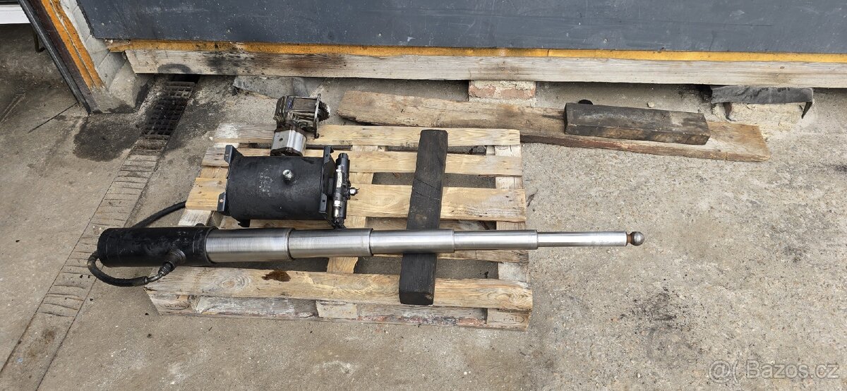Hydraulika 3 stranný sklápěč. Teleskopický válec. - 2