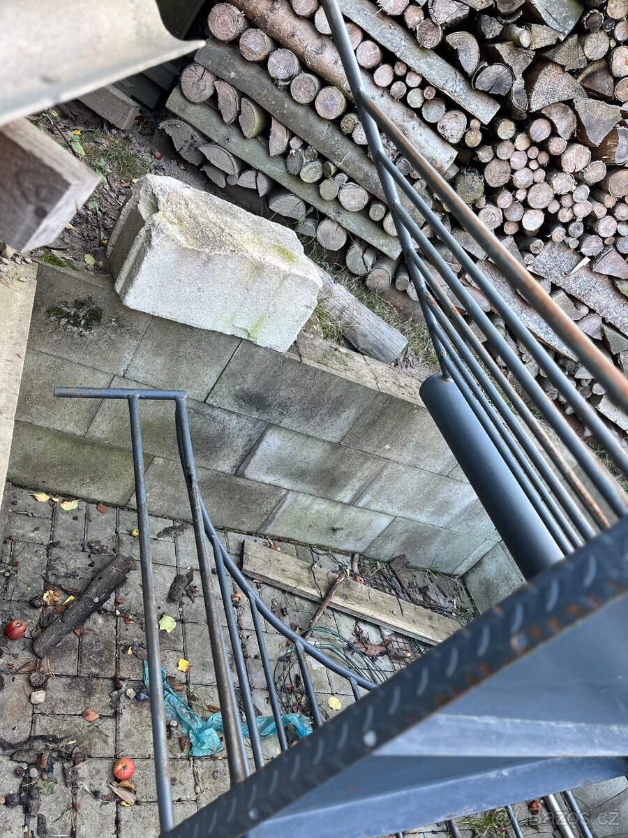 Točité venkovní schodiště - 2