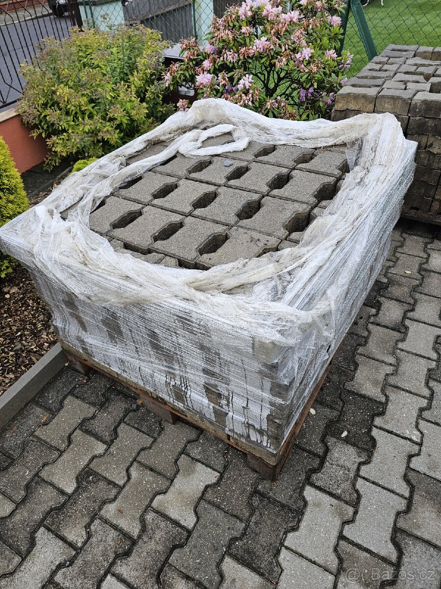 Prodám dlažbu 10m2 - 2
