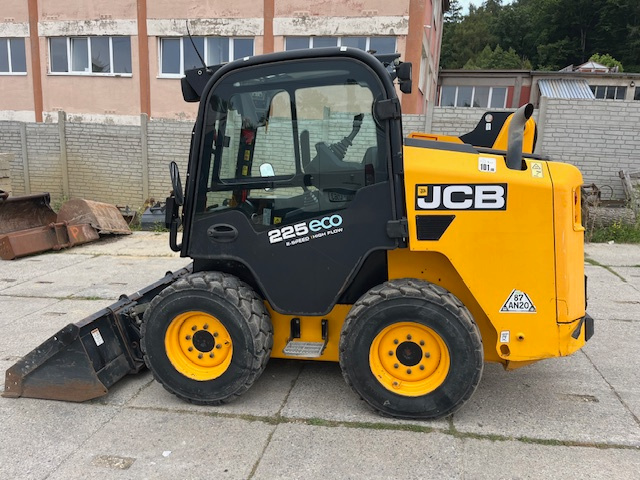 JCB 225 T4 robot - 2