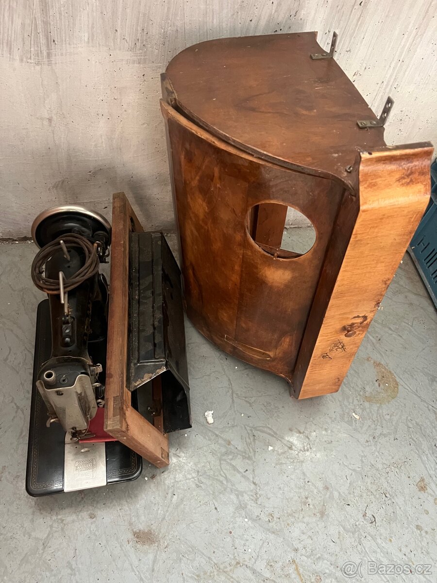 Starý retro sici stroj - 2