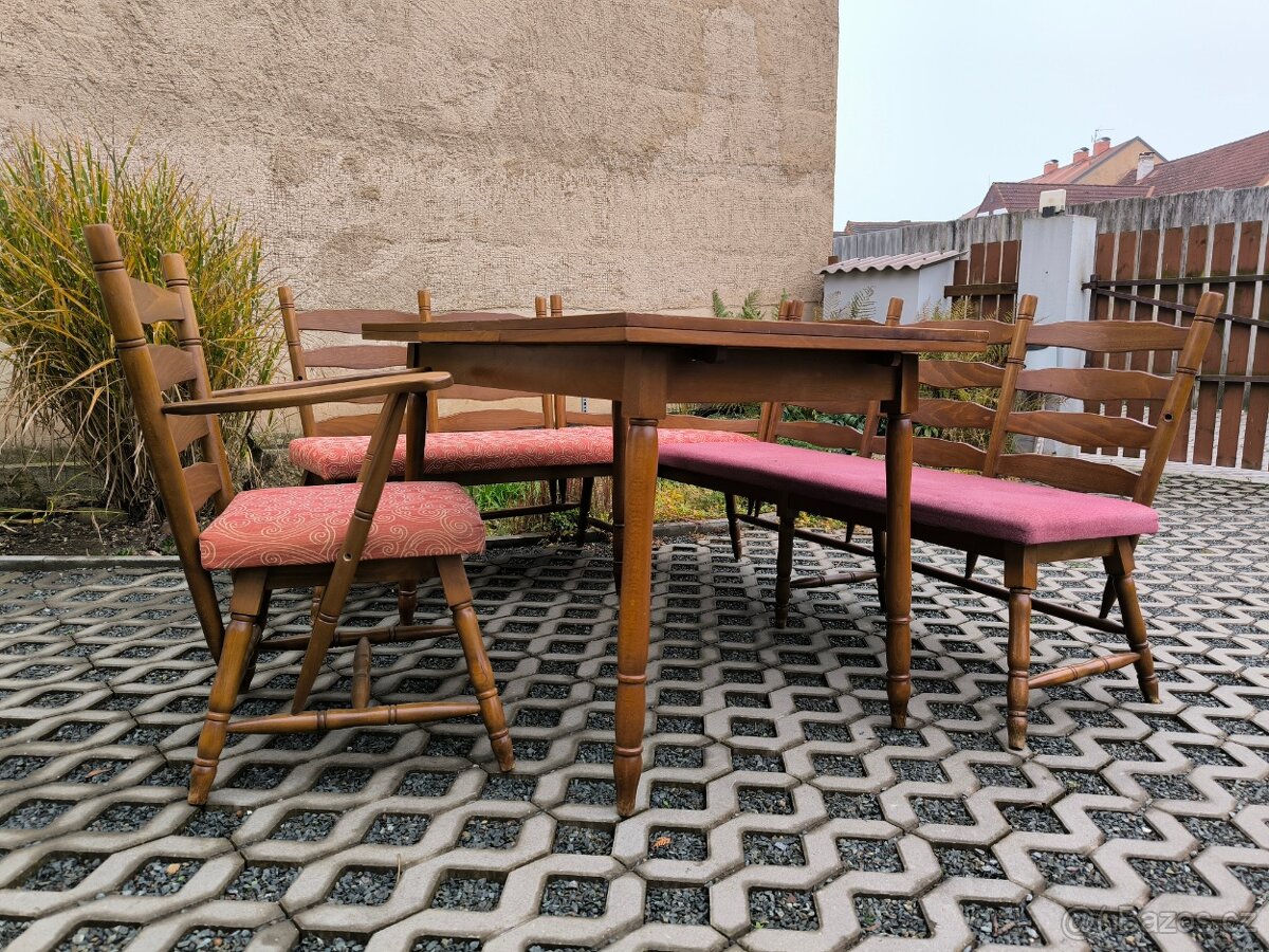 Rohová jídelní lavice, rozkládací stůl a židle - 2