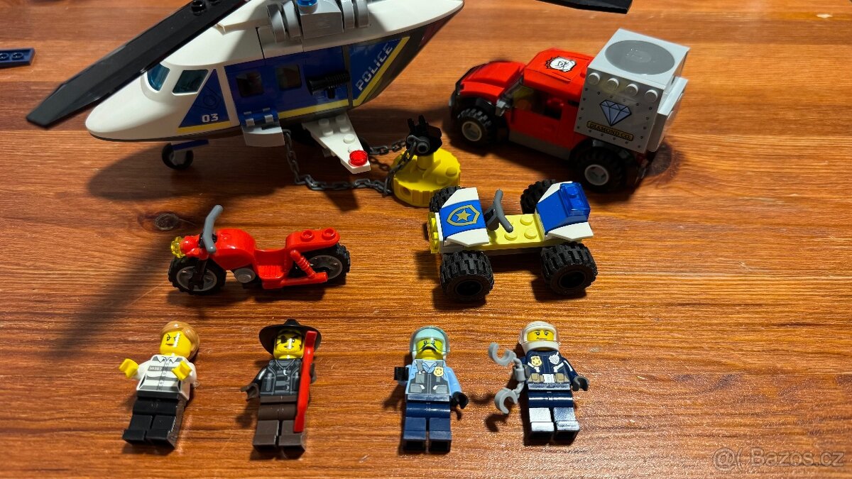 LEGO City 60243 Pronásledování s policejní helikoptérou - 2