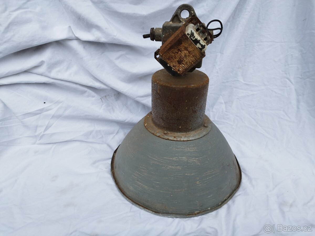 P: Staré dílenské výbojkové světlo - 2