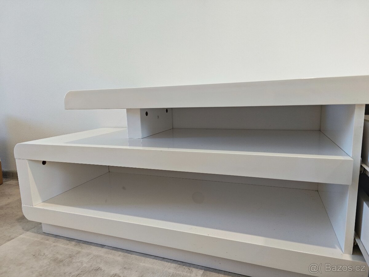 Skříňka pod TV - 2