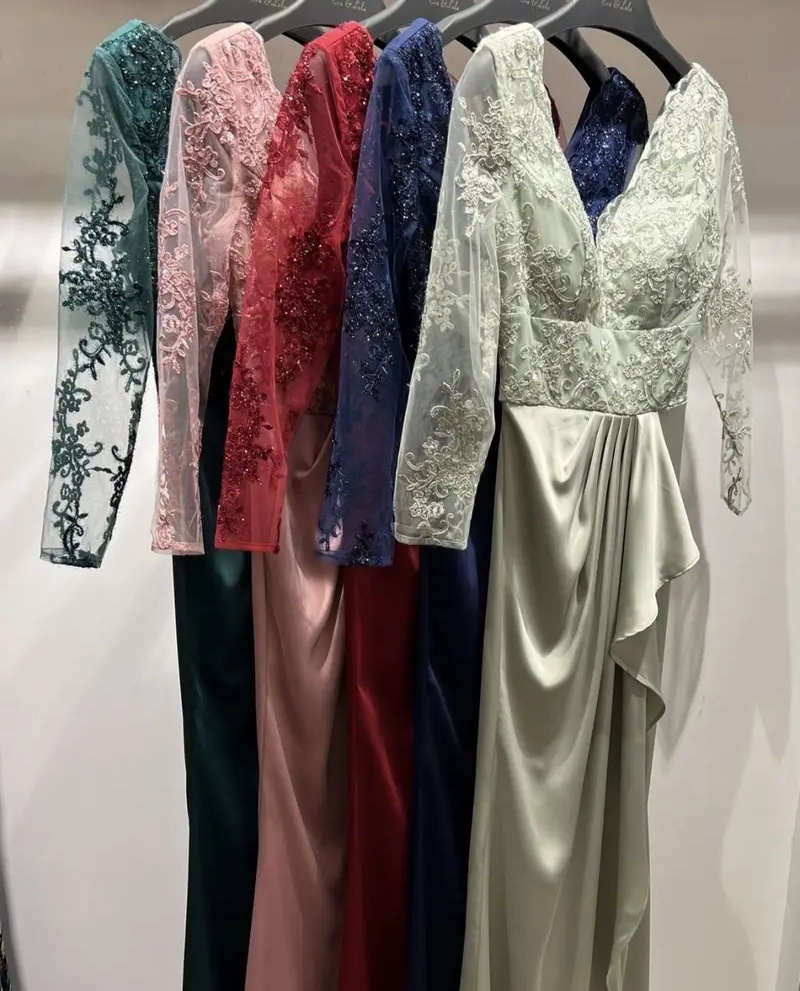 Nádherné, plesové, společenské šaty s rukávy - 2