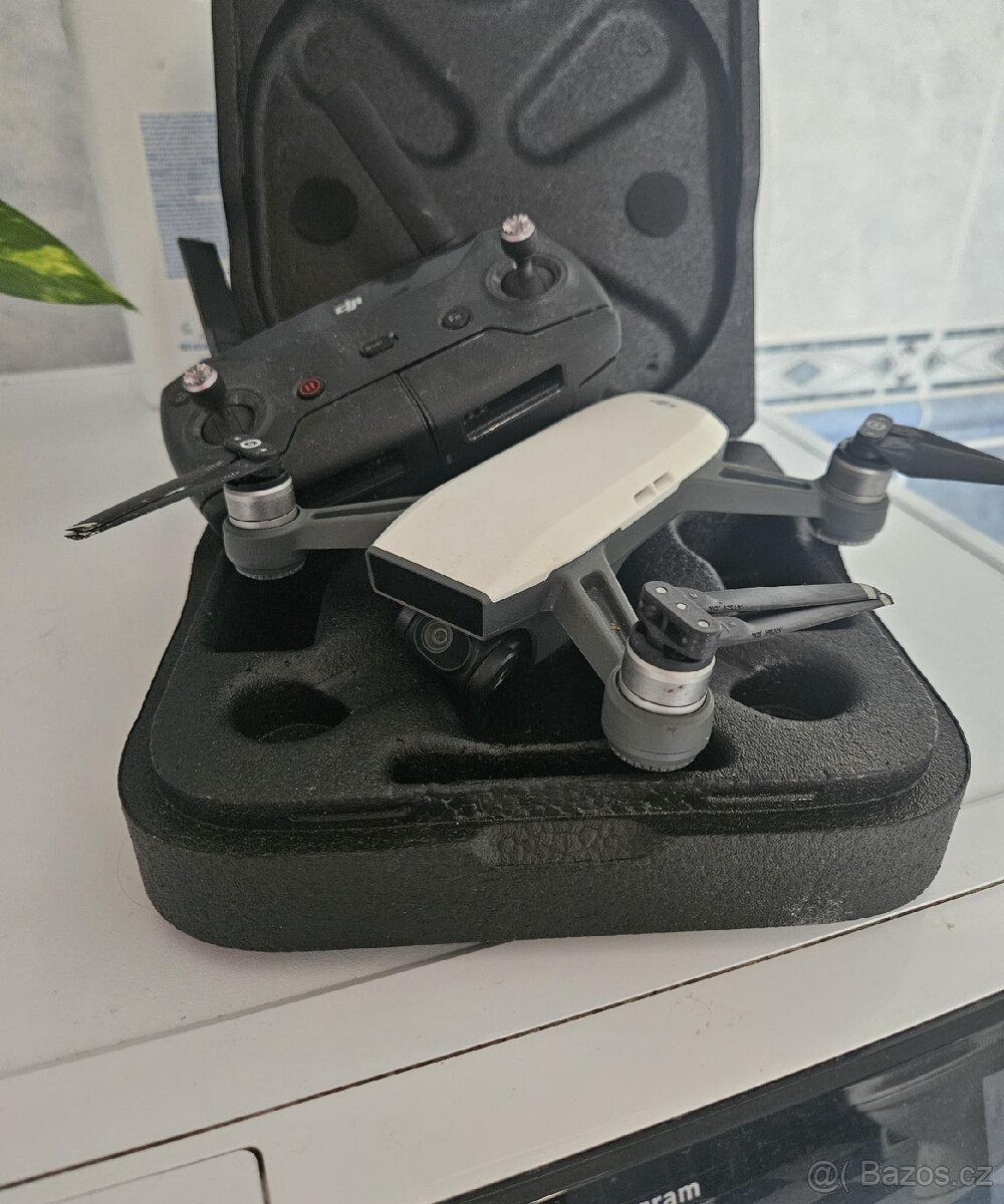Dron DJI Spark + Fly More Combo - 2