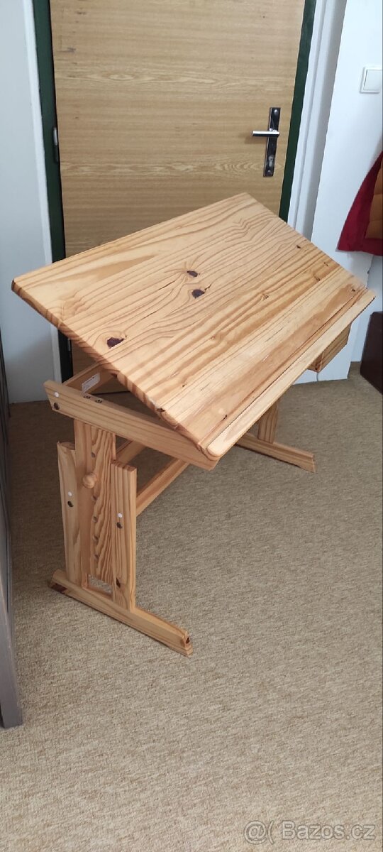 Dětský polohovatelný psací stůl Julia - 2