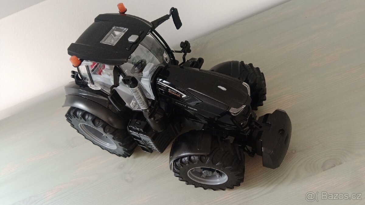 BRUDER TRAKTOR 1:16 - 2