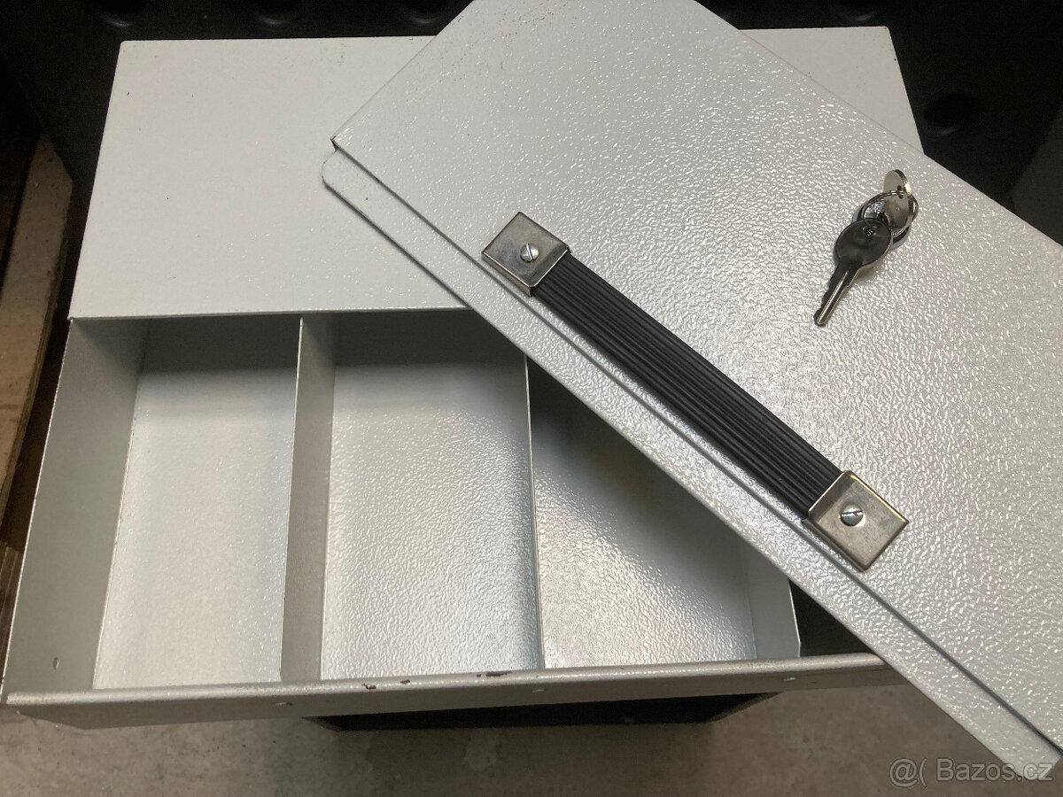 Pokladnička, kasička, trezorek, plechová skříňka 500 kč - 2