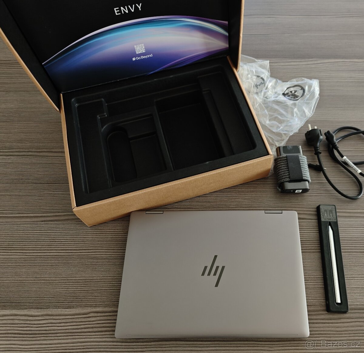 HP ENVY x360 14" - 2v1, Ryzen 8640HS +760M, pero - 2