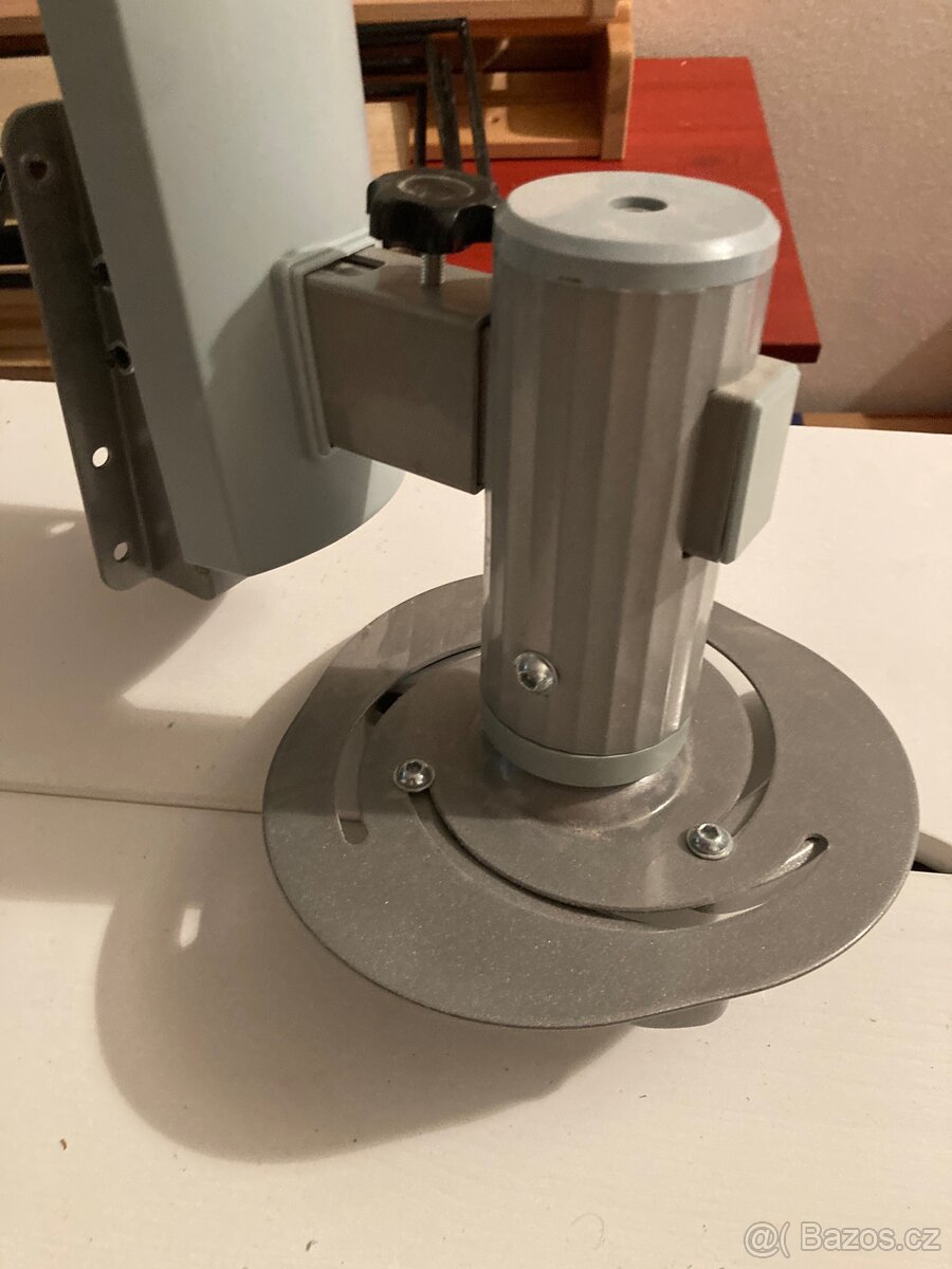 Držák projektoru - 2