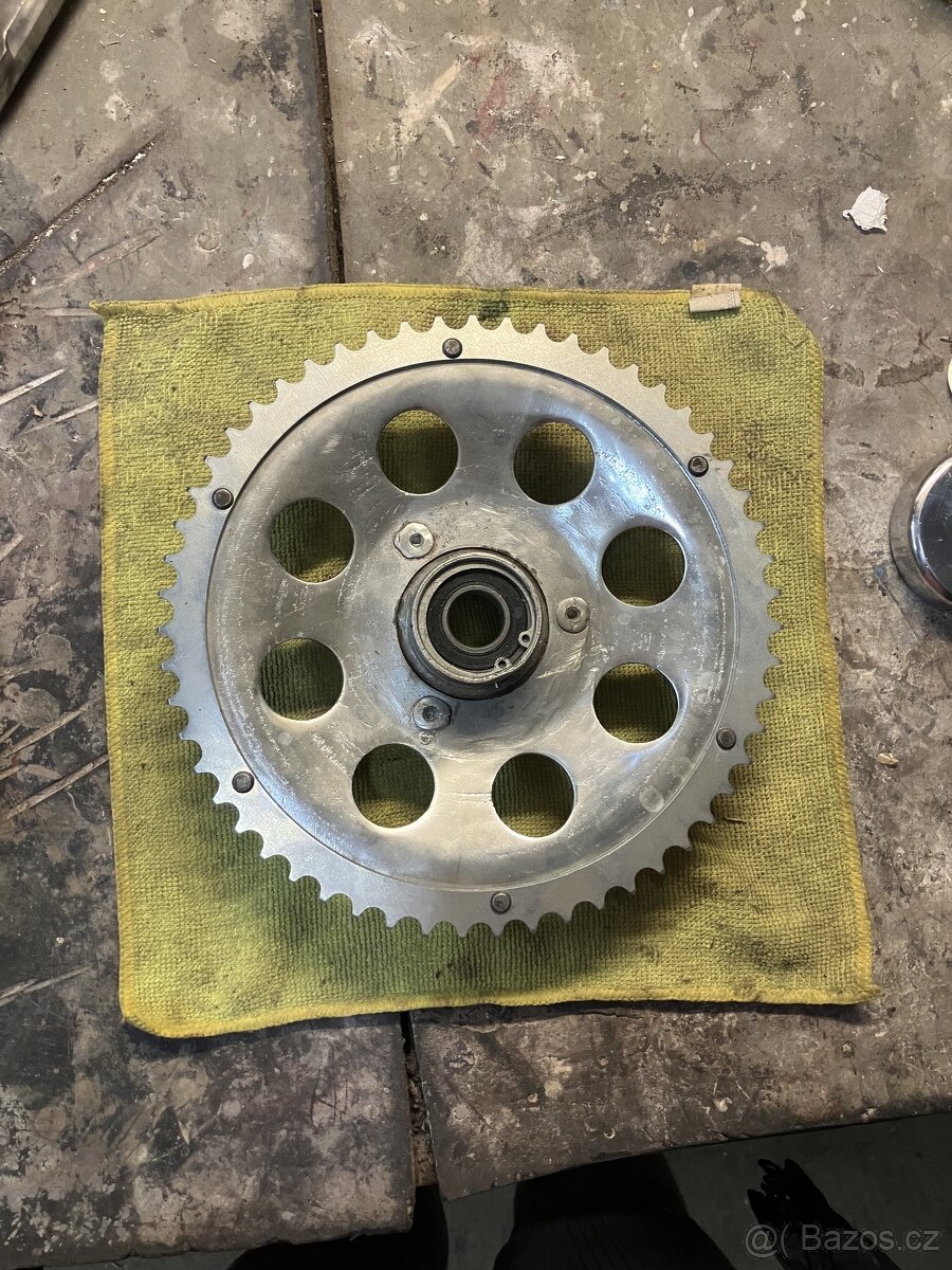 Jawa 50 pionyr 05 20 21 23 Repasovaná rozeta zadního kola - 2