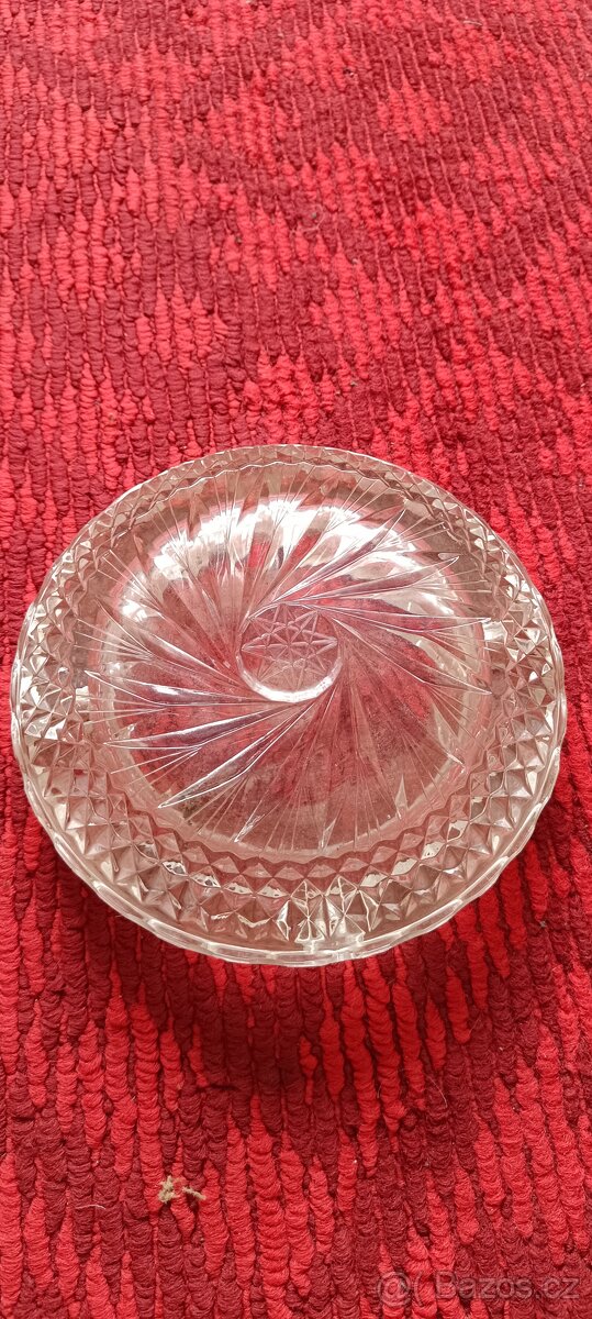 Masivní broušený skleněný popelník - 2