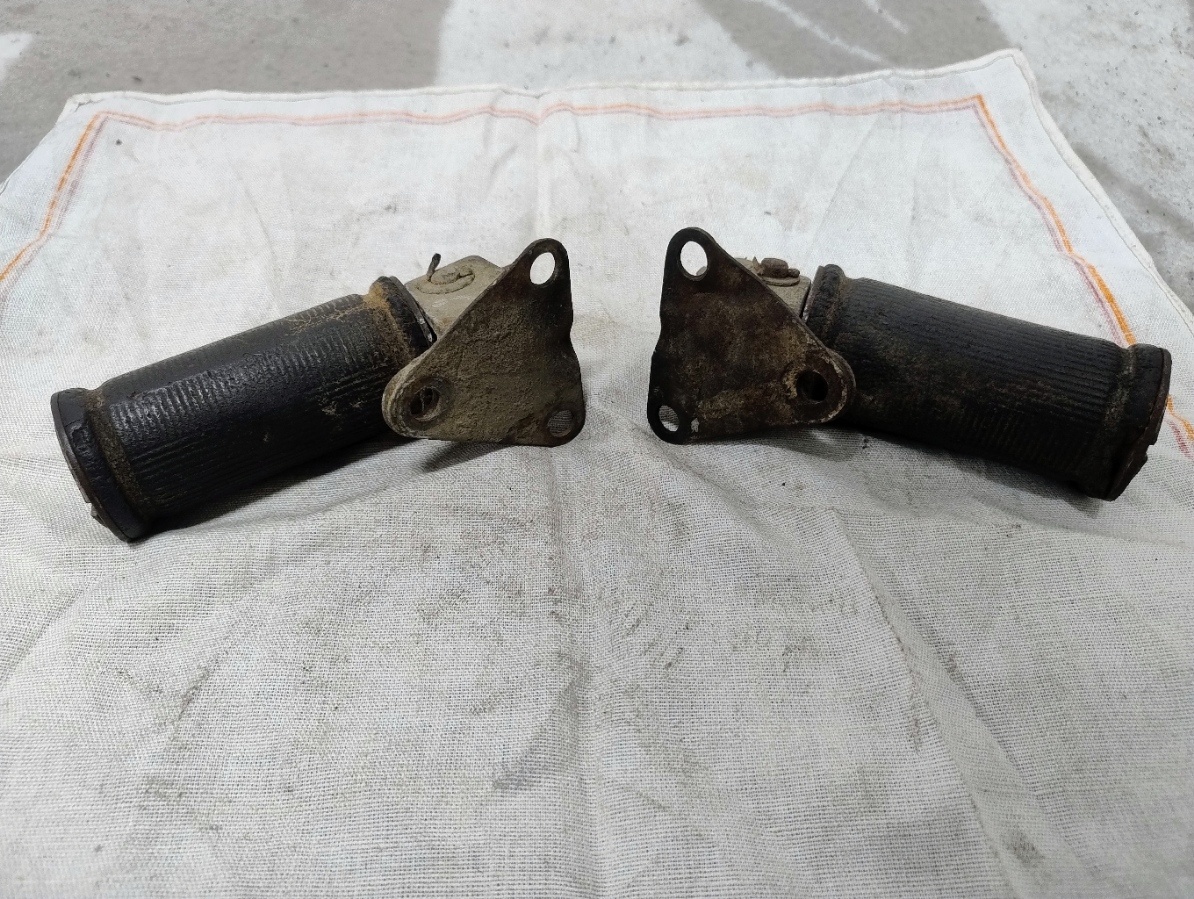 ZADNÍ STUPAČKY JAWA PÉRÁK - 2