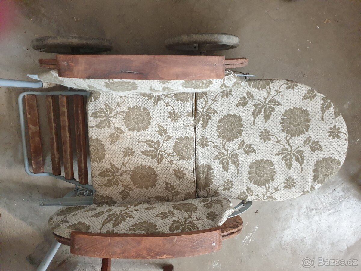 Prodám starý kočárek - 2