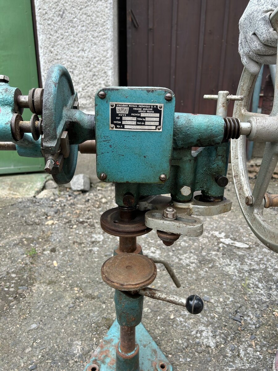 Zavíračka na konzervy - 2