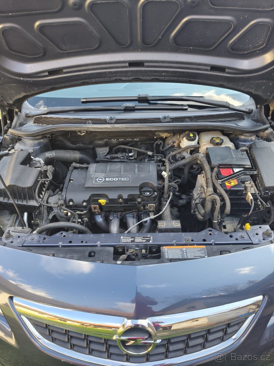 Opel Astra J 1,4i - 2