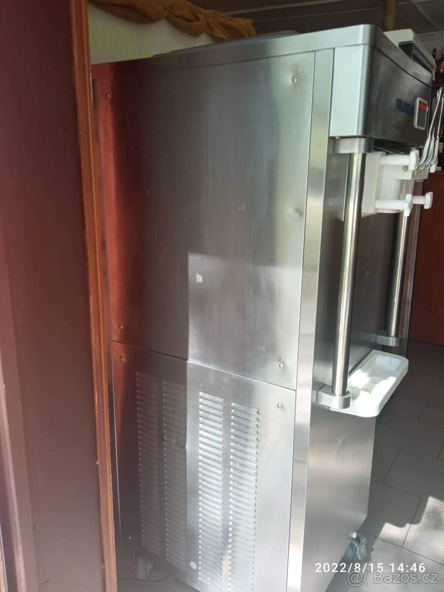 Zmrzlinový stroj 28 000 Kč - 2