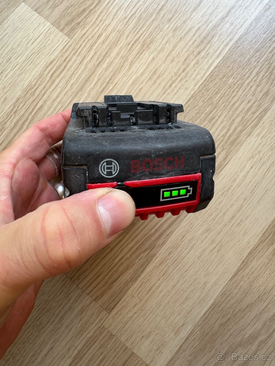 Sada Bosch akumulátorů + nabíječka - 2