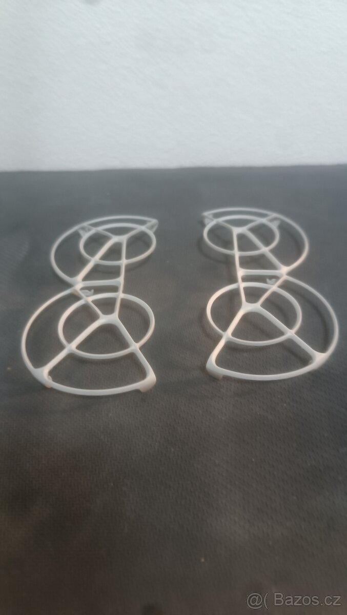 DJI NEO dron se 3 bateriemi a nabíjecí hub - 2