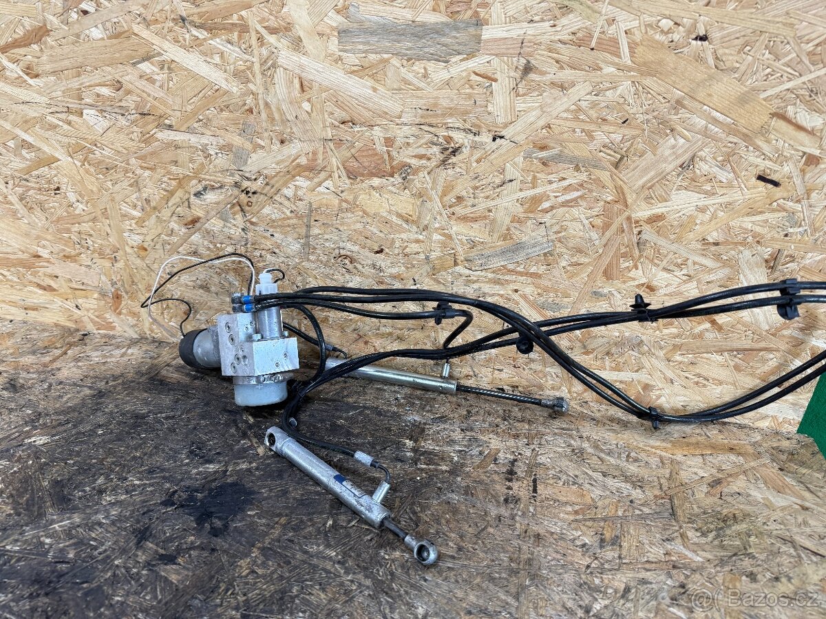 HYDRULICKÁ PUMPA KUFRU VW PHAEOTN 3D5827383B - 2