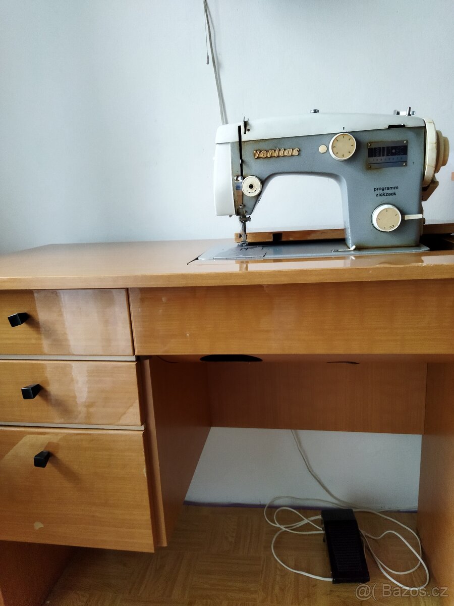Šicí stroj zn. Veritas - 2